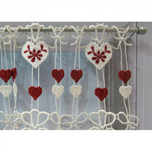 Petit rideau cantonnière macramé motif "Coeur rouge"