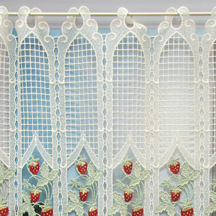 Oeillets passe tringle petit rideau cantonnière macramé motif fraise